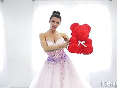 Alluring Joslyn James makes sexy wedding dress hype show